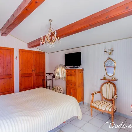 Warm House With Swimming Pool And Garden - Dodo Et Tartine *